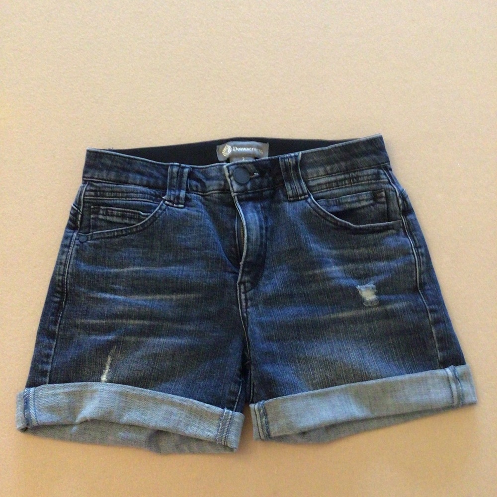 Women Size 2 like new Democracy denim shorts